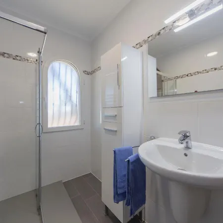 Holiday home Leon By Interhome